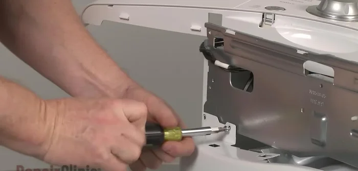 Detach the door switch wire harness.