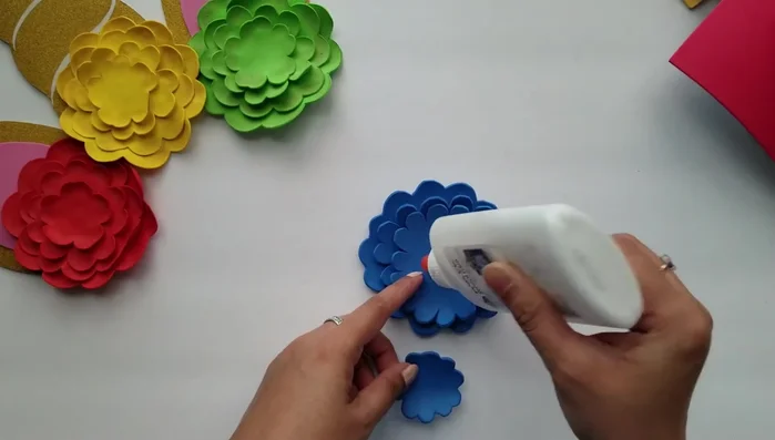 Glue golden glitter paper to the center of each flower.