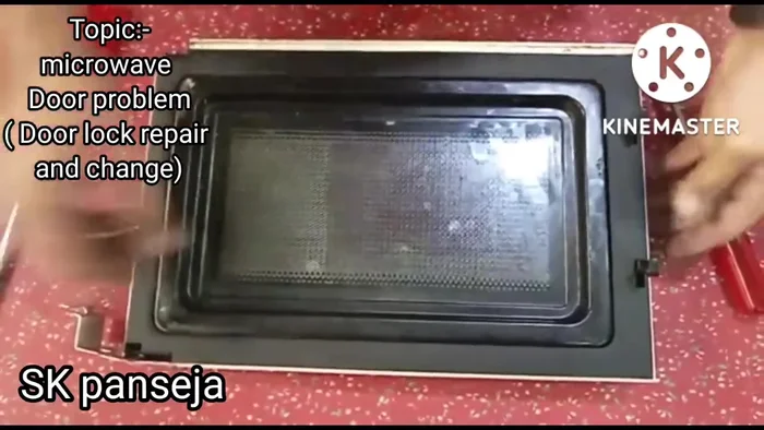 Ensure the door hinges are correctly positioned and tightened before closing the cover.