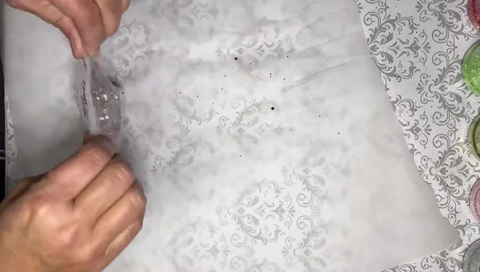 Let it dry: Allow the jar to dry completely for 4 hours.