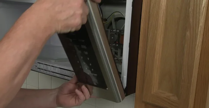 Align the assembly and push down. Thread the screw (a magnetized screwdriver is recommended).