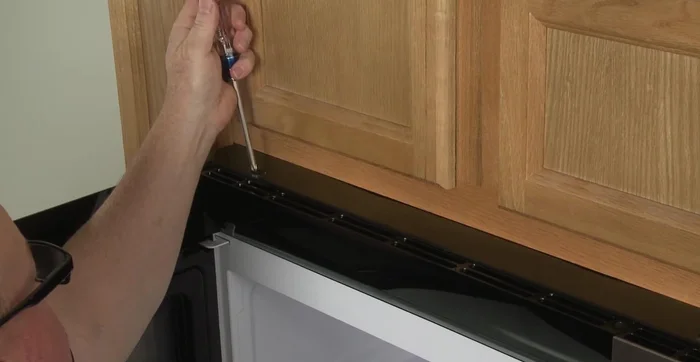 Use a putty knife (optional) to pry off the vent.
