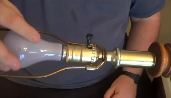 Remove the lampshade bracket.