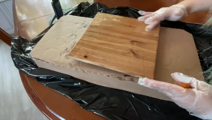 Cure the resin using UV light or sunlight.