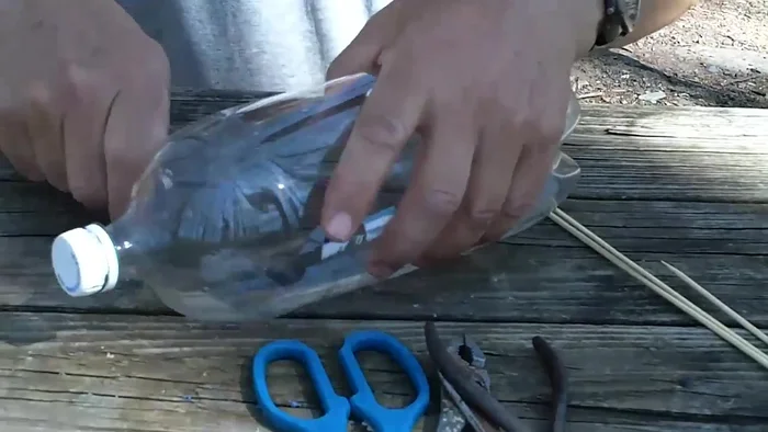 Use scissors to form a collar around the screw cap portion, trimming it even with the scissors to create a feeding port.