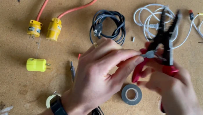 Crimp the connectors firmly using crimpers.