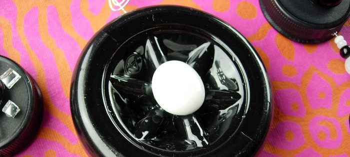 Add decorative elements to the center of the room divider, such as marbles or mirror pieces.