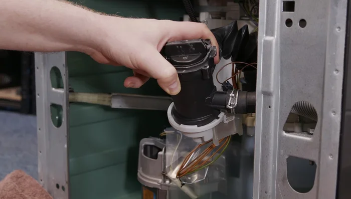 Remove the old drain hose.