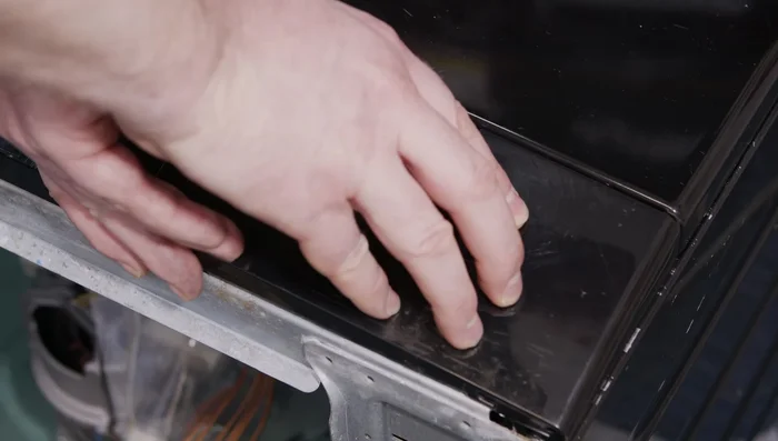 Refit the filter cover.