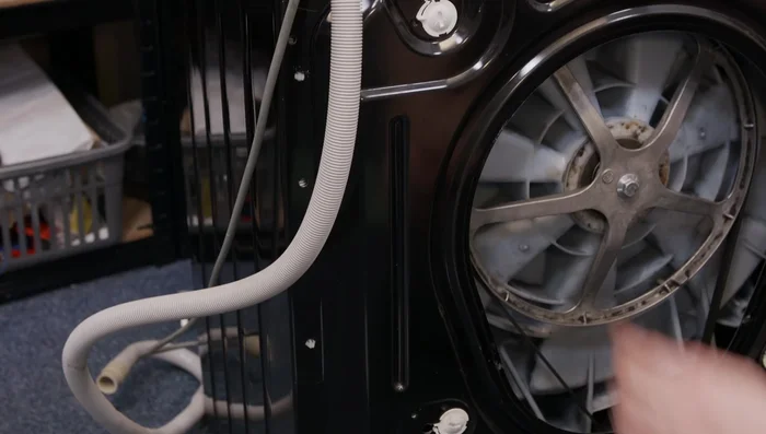 Remove the old drain hose.