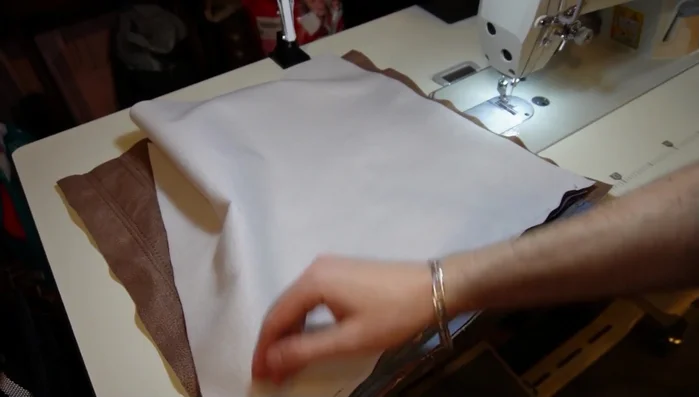 Trim excess fabric on the corners using pinking shears.