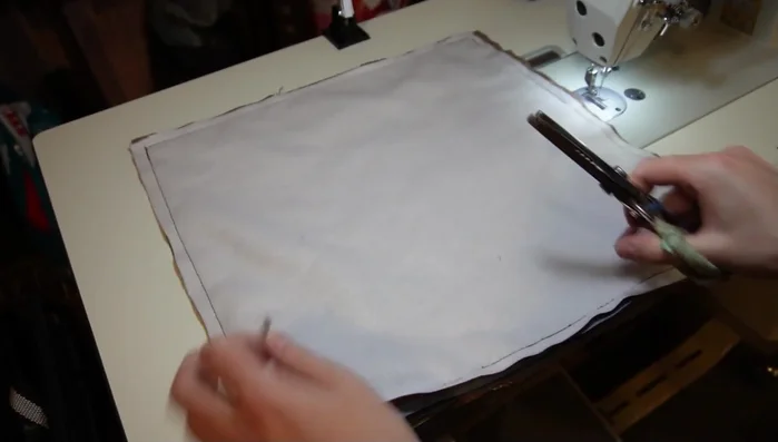 Trim excess fabric on the corners using pinking shears.