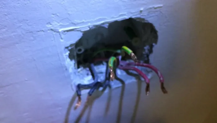 Securely install the new wall socket.