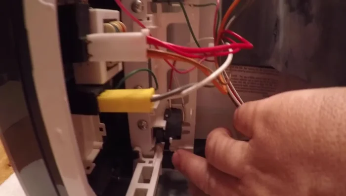 Note the specifications (amp fuse, voltage) of the old switch.