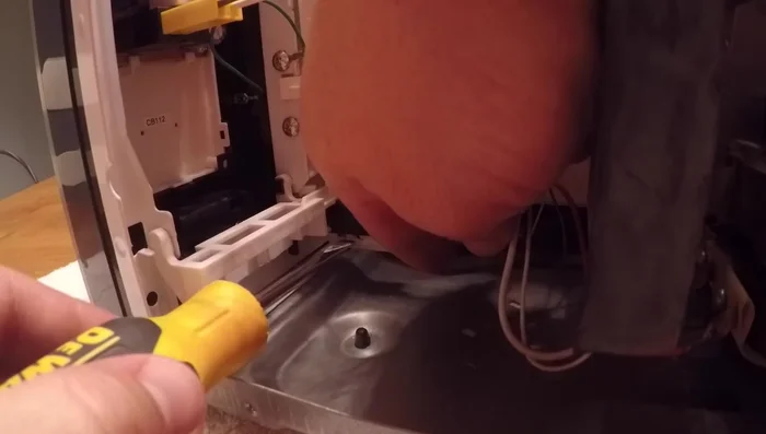 Note the specifications (amp fuse, voltage) of the old switch.