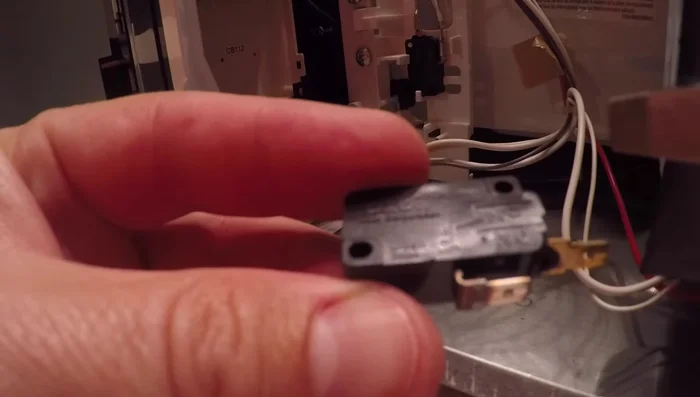 Note the specifications (amp fuse, voltage) of the old switch.