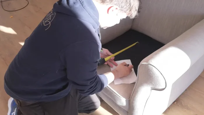 Cut the zip borders: Use leftover fabric for zip borders. The fabric direction doesn't matter because they're hidden.