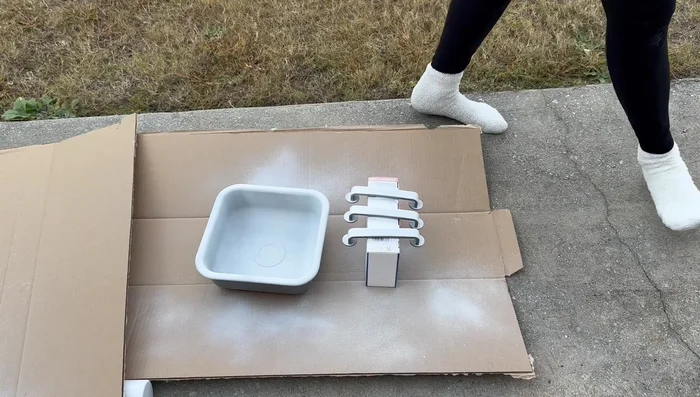 Painting gray parts (hardware) with metallic brass paint