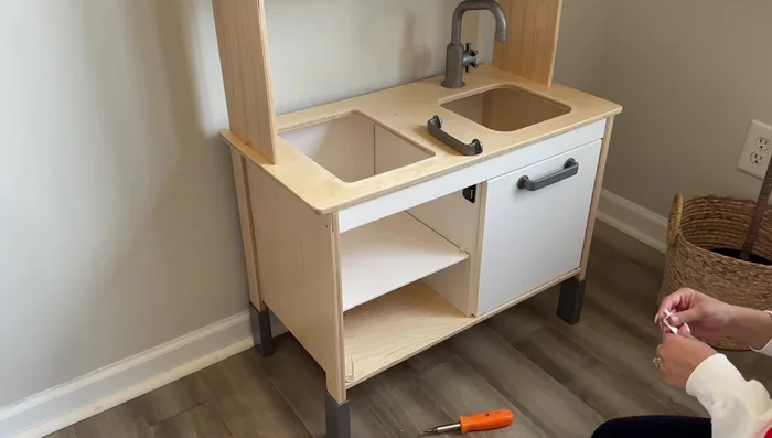 Painting gray parts (hardware) with metallic brass paint