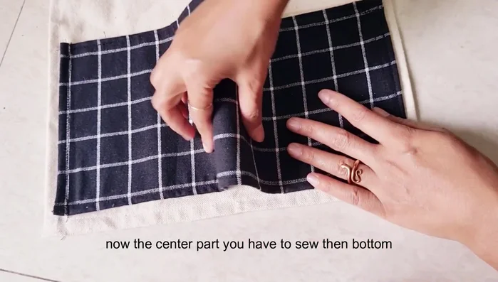 Sew the bottom of the pockets. Divide the remaining fabric at the bottom equally and sew from the bottom toward each pocket.