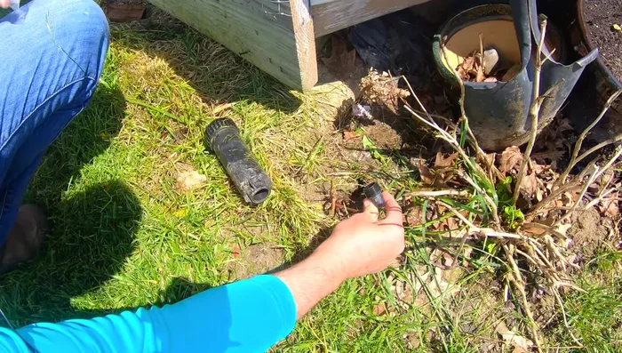 Cover the inlet with a baggy to prevent debris from entering.