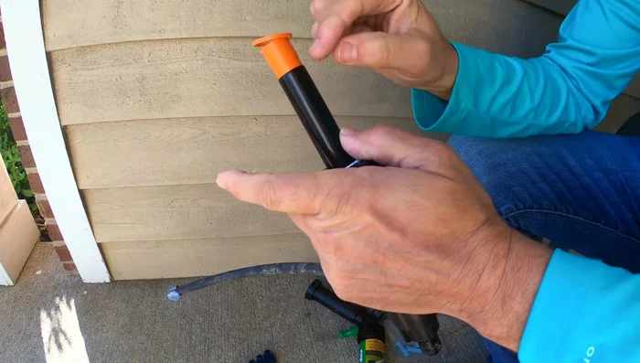 Adjust the left and right stops of the sprinkler head to fine-tune the spray area.