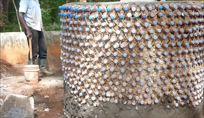 Reinforce the bottle structure with wiring mesh or sisal in a diamond pattern.