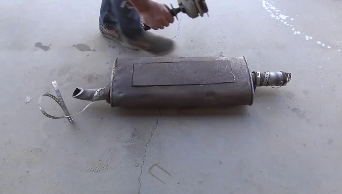 Remove unwanted inner components (pipes, steel wool, etc.) using an angle grinder or reciprocating saw.