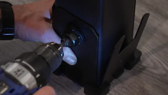 Level posts and fully tighten screws.