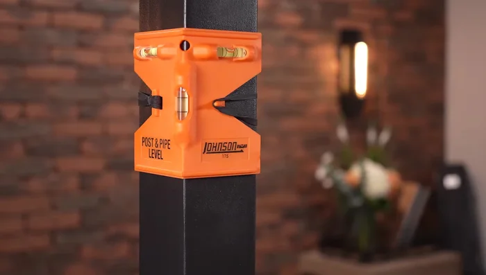 Level posts and fully tighten screws.