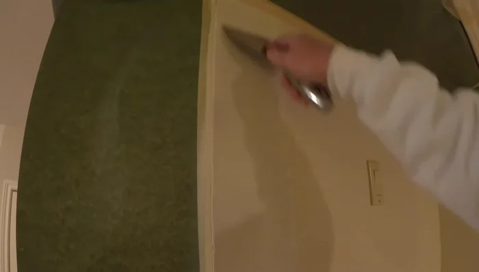 Final knockdown: Use a soft knockdown tool (like a garage door threshold) to smooth the surface and create a uniform texture (474.16).