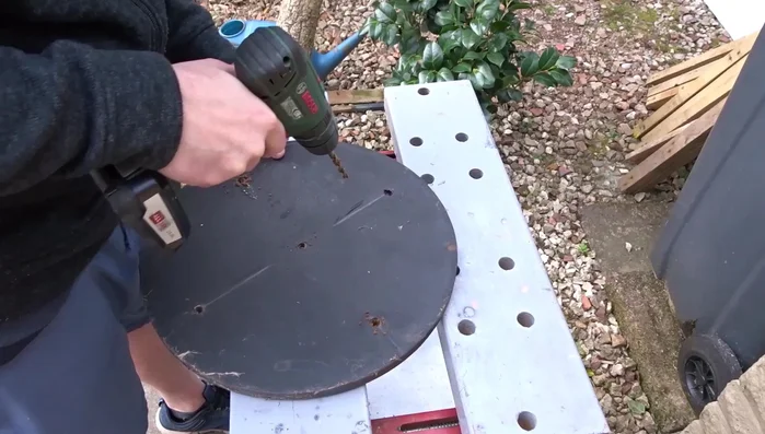 Round over the edges of the plywood seats using a palm router with a round-over bit to prevent splintering. Fill any small holes with wood filler and sand smooth.