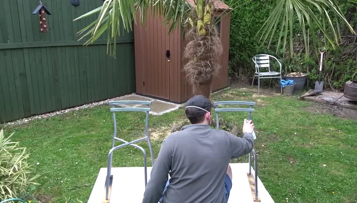 Apply primer to the metal frames, followed by several coats of dark gray paint.