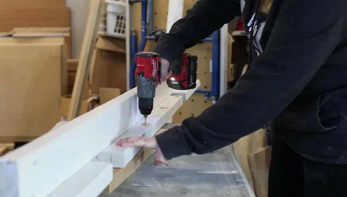 Final assembly: Connect the headboard, footboard, and bed rails. Secure the panels, roof, and eaves with screws.