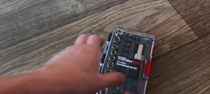 Tighten all bolts/screws around the table.