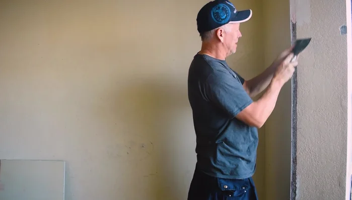 Clean up the corner bead edge.