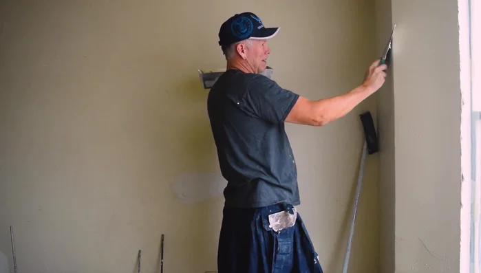 When applying the second coat, use a sawing motion with your knife to clean the edge and prevent pushing mud back into the work area.