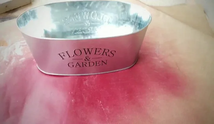 Add a custom label to the back of the planter (optional).