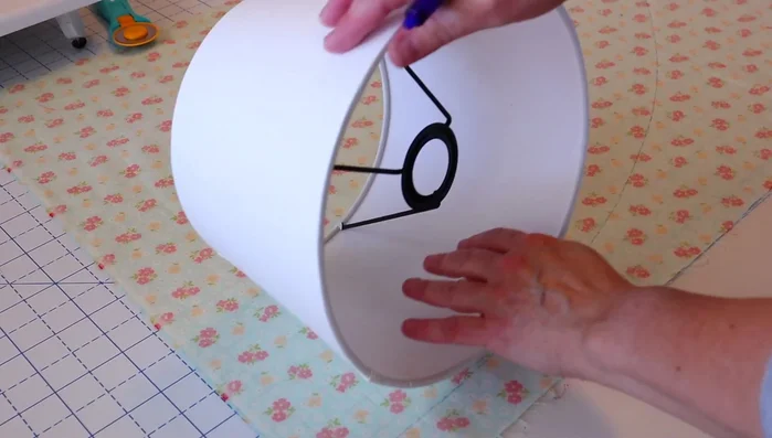 Connect the two endpoints of your tracings with a straight line, extending about one inch past the seam on both sides.