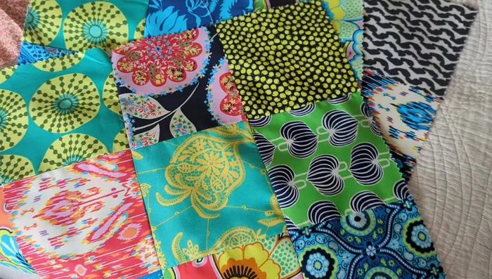 Choose backing fabric for the bags.