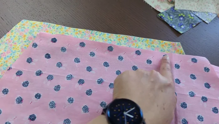 Top stitch the zipper to the bag front and lining.