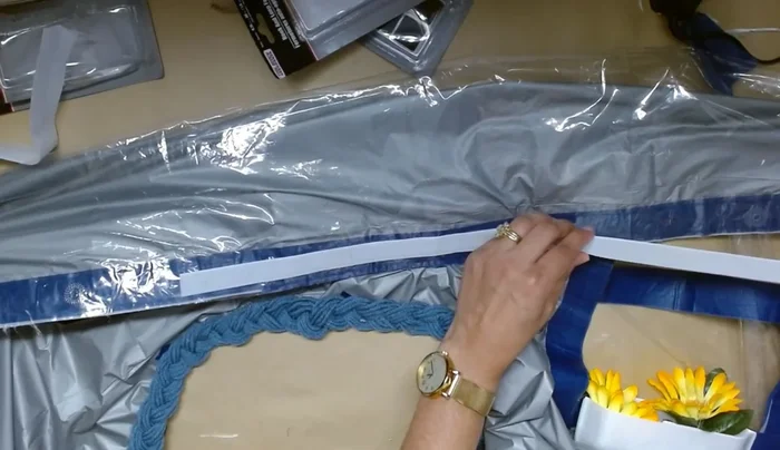 Attach to the bed: Use hook and loop fasteners to securely attach the playhouse to the child's bed. Add additional decorative elements such as ribbons and flowers.