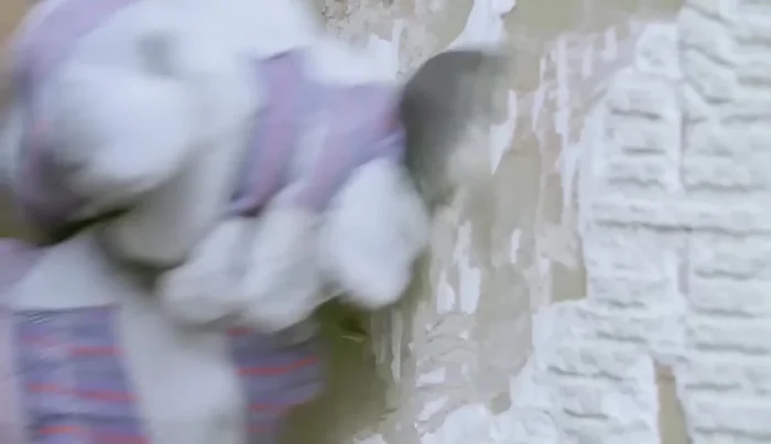 Clean the wall surface of any remaining adhesive using a scraper or hammer and chisel (78.68).