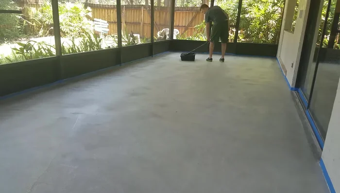 Apply a second coat of sealer, using the same technique as the first coat. Use a small roller to get the edges.