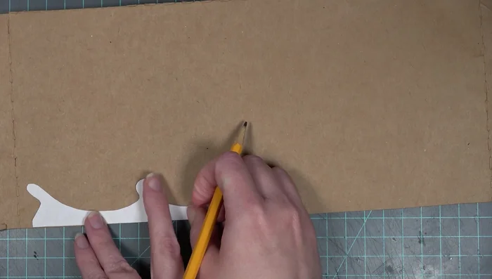 Cut out and glue the legs (double thickness chipboard).