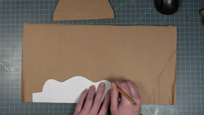 Cut out and glue the legs (double thickness chipboard).