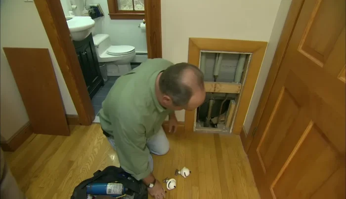 Clean the pipes before cutting.