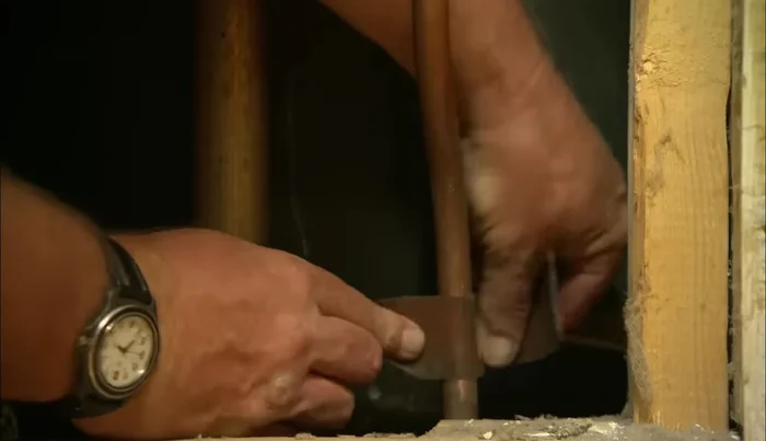 Clean the pipes before cutting.