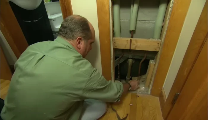 Connect the T-fittings to the pipes using solder.