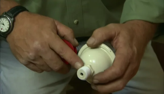 Screw the water hammer arresters into the T-fittings and tighten using an adjustable wrench.